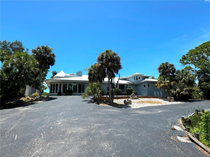 170 feet of Lemon Bay frontage! If there was one word to - Beach Home for sale in Englewood, Florida on Beachhouse.com