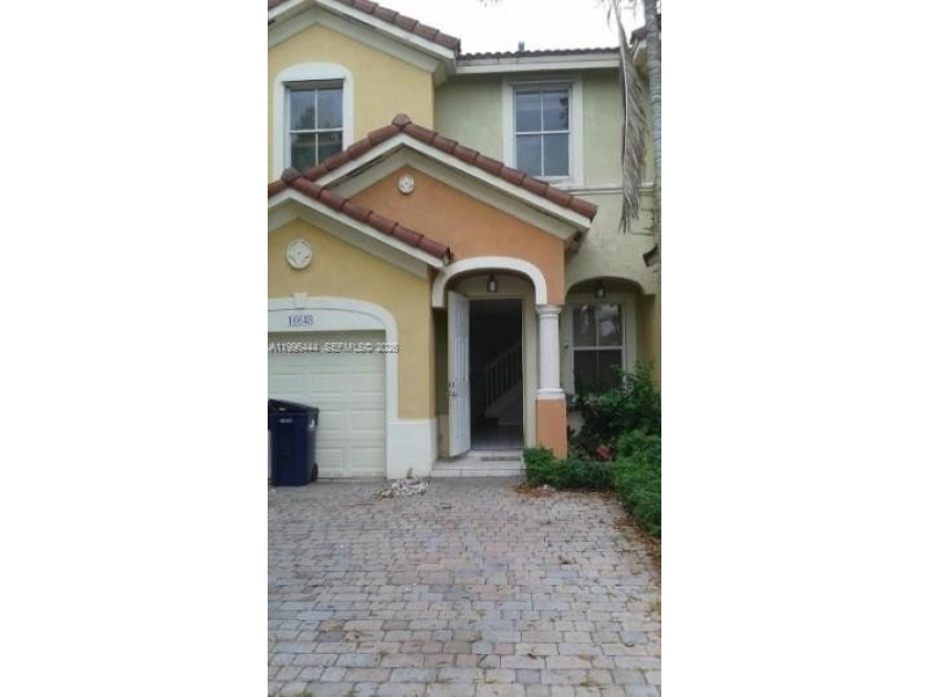 Beautifully remodeled townhouse in Kendall! 3 bedrooms, 2.5 - Beach Townhome/Townhouse for sale in Miami, Florida on Beachhouse.com