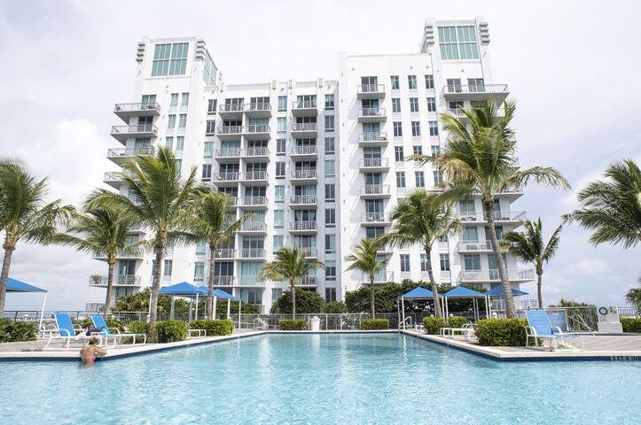 WATER & GORGEOUS SUNSET VIEWS over Clear Lake! INVESTOR - Beach Condo for sale in West Palm Beach, Florida on Beachhouse.com