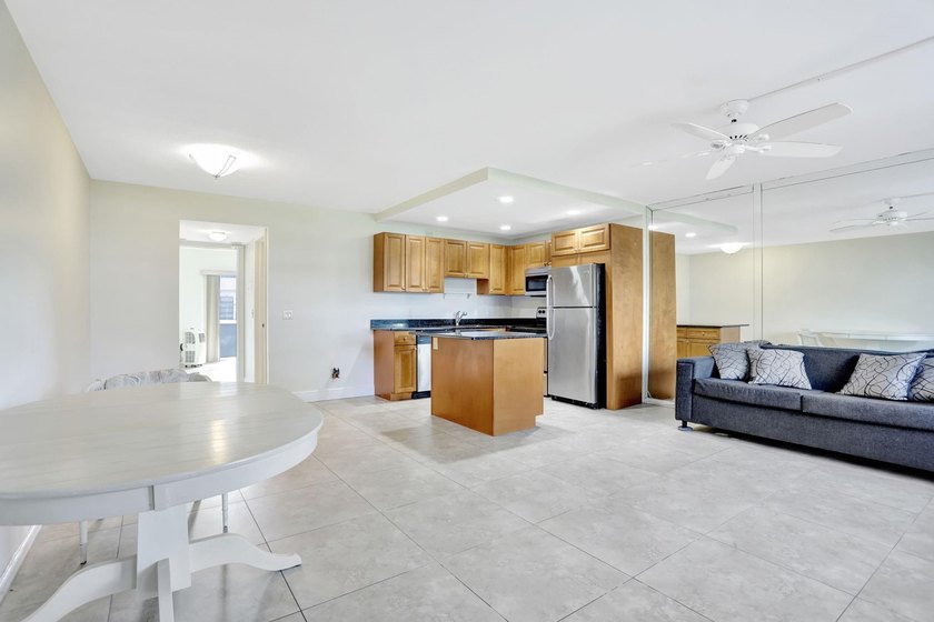 MOTIVATED SELLER!! TURN KEY UNIT! FRESHLY PAINTED! A/C AND WATER - Beach Condo for sale in Deerfield Beach, Florida on Beachhouse.com
