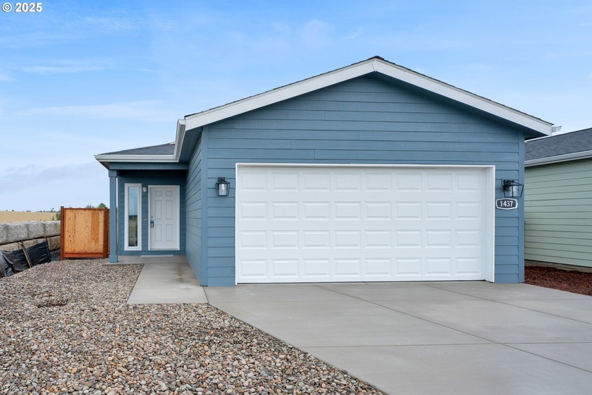 Don't miss your chance to own a beautiful 2-bed, 2-bath, 1,107 - Beach Home for sale in Florence, Oregon on Beachhouse.com