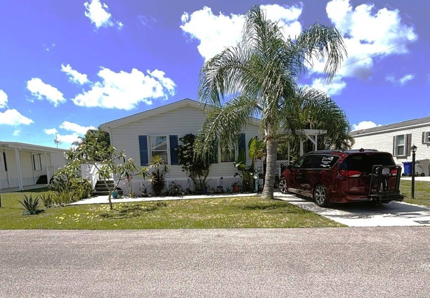 THIS MANUFACTURED HOME IS ELIGIBLE FOR FINANCING! Turn-key ready - Beach Home for sale in Sebastian, Florida on Beachhouse.com