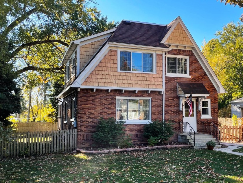 This! A beautifully renovated home on a quiet dead end street - Beach Home for sale in Kenosha, Wisconsin on Beachhouse.com