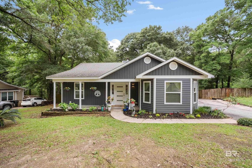 Welcome to 8231 Pinebough Ave! This well-maintained home offers - Beach Home for sale in Mobile, Alabama on Beachhouse.com