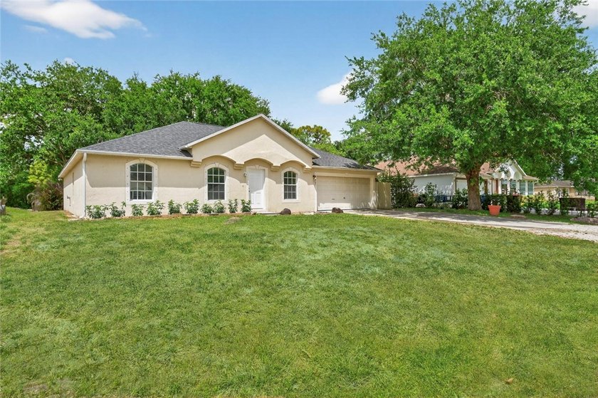 Three bedroom two bath split plan home. Office/den separates - Beach Home for sale in Vero Beach, Florida on Beachhouse.com