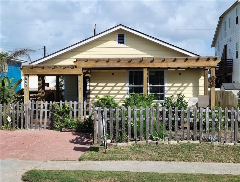 Great investment opportunity in Old Town Port Aransas!  Located - Beach Home for sale in Port Aransas, Texas on Beachhouse.com