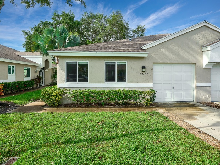 Welcome to this exquisite end-unit townhouse located in the - Beach Townhome/Townhouse for sale in Boca Raton, Florida on Beachhouse.com