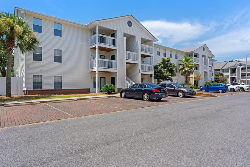 This ground-floor condominium offers a spacious and functional - Beach Condo for sale in Destin, Florida on Beachhouse.com