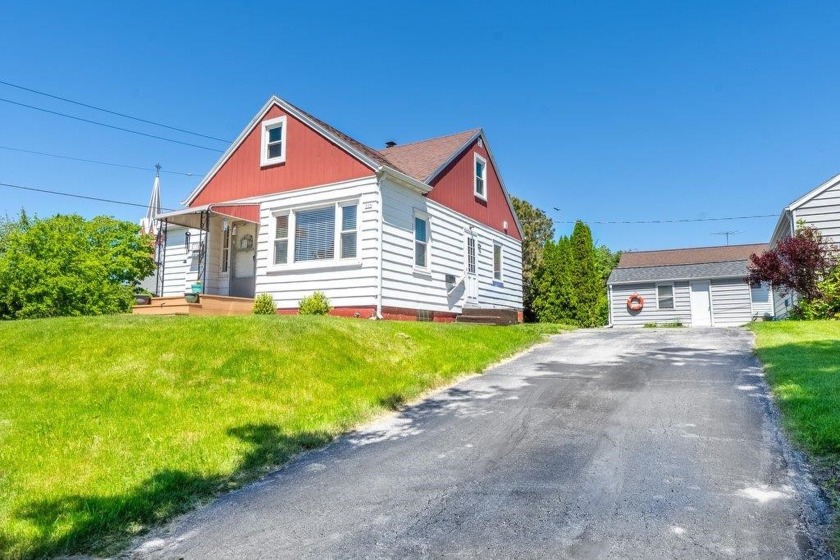 Welcome to charming Cape Cod home nestled in the picturesque - Beach Home for sale in Algoma, Wisconsin on Beachhouse.com