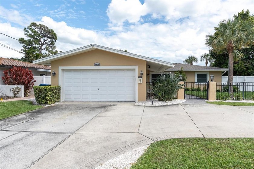 Completely renovated and move-in ready, this home offers a fresh - Beach Home for sale in St. Petersburg, Florida on Beachhouse.com
