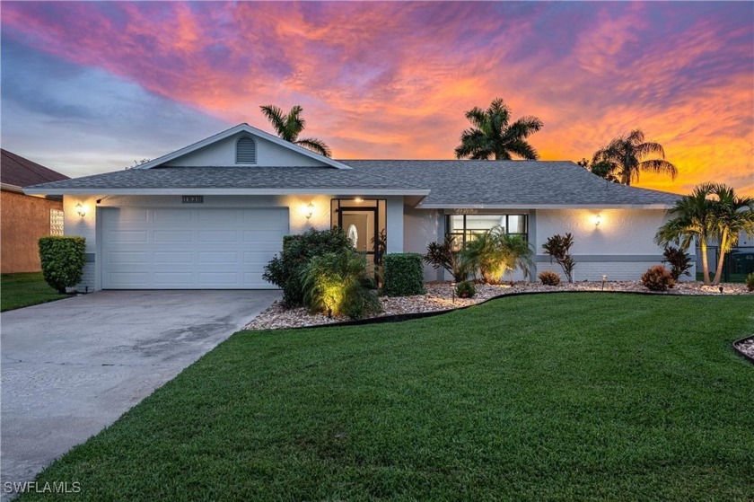 What a VIEW!! WESTERN rear exposure BASIN/intersecting canal - Beach Home for sale in Cape Coral, Florida on Beachhouse.com