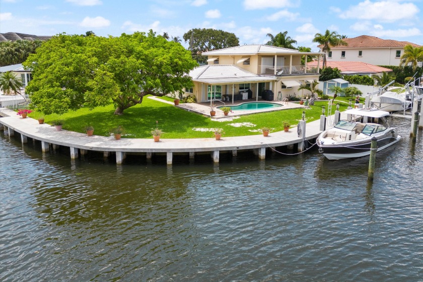 This rare waterfront find in eastern Boca Raton offers 180'+ ft - Beach Home for sale in Boca Raton, Florida on Beachhouse.com