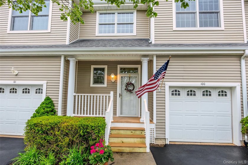Welcome to Setauket Meadows, a highly sought 55+ gated community - Beach Condo for sale in East Setauket, New York on Beachhouse.com