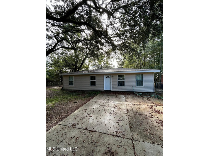 Seller financing available for well deserving buyers with large - Beach Home for sale in Gulfport, Mississippi on Beachhouse.com