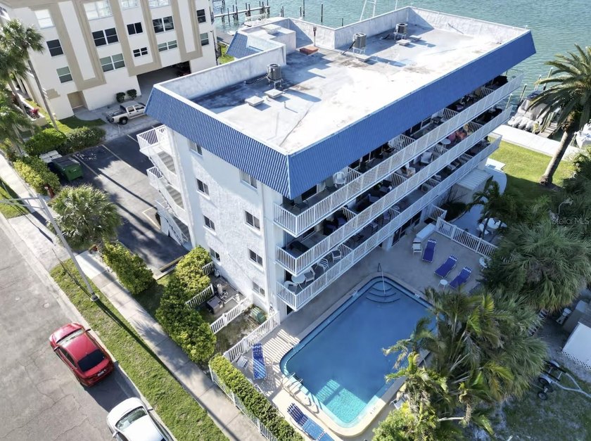 Dreaming of the perfect beach getaway in Clearwater Beach? This - Beach Condo for sale in Clearwater Beach, Florida on Beachhouse.com