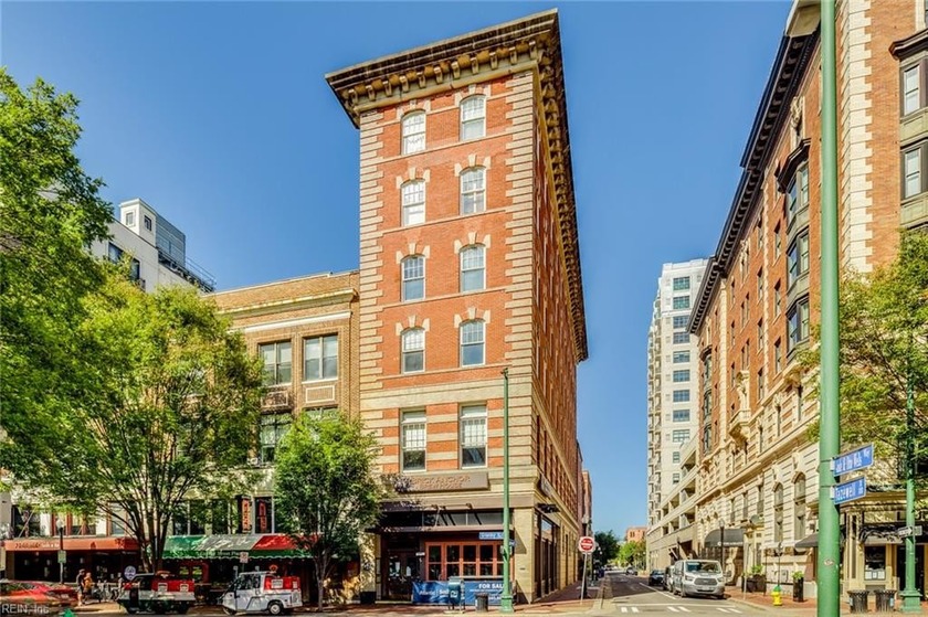 Invest in a centrally located commercial restaurant space in - Beach Commercial for sale in Norfolk, Virginia on Beachhouse.com