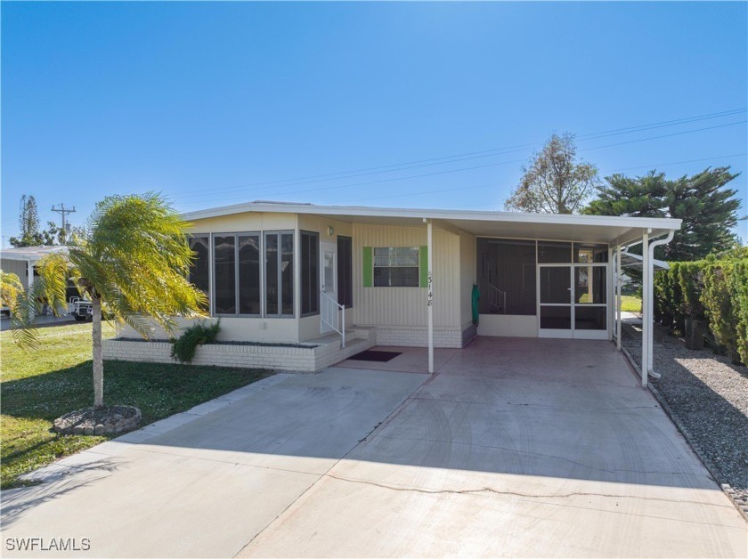 SELLERS ARE MOTIVATED!! This stunning 2-bedroom, 2-bathroom home - Beach Home for sale in North Fort Myers, Florida on Beachhouse.com