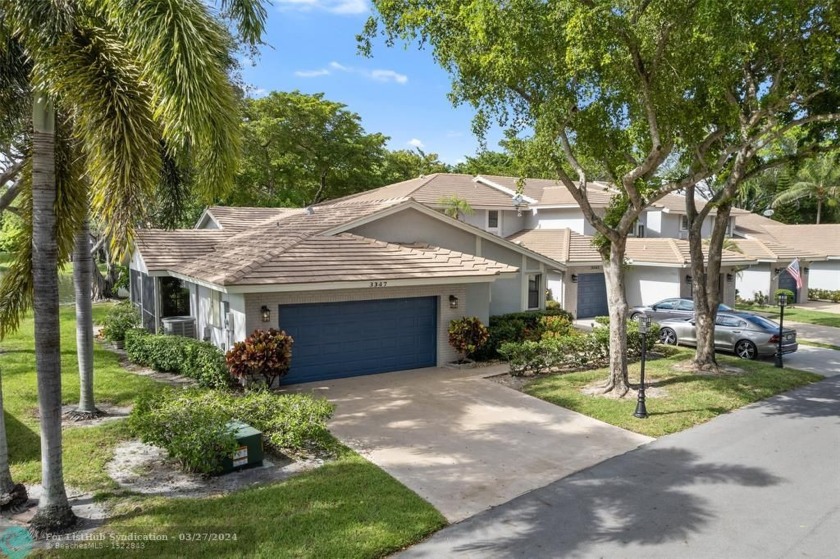 Nicely updated 3 bedroom, 2 bathroom , corner unit VILLA with - Beach Townhome/Townhouse for sale in Deerfield Beach, Florida on Beachhouse.com