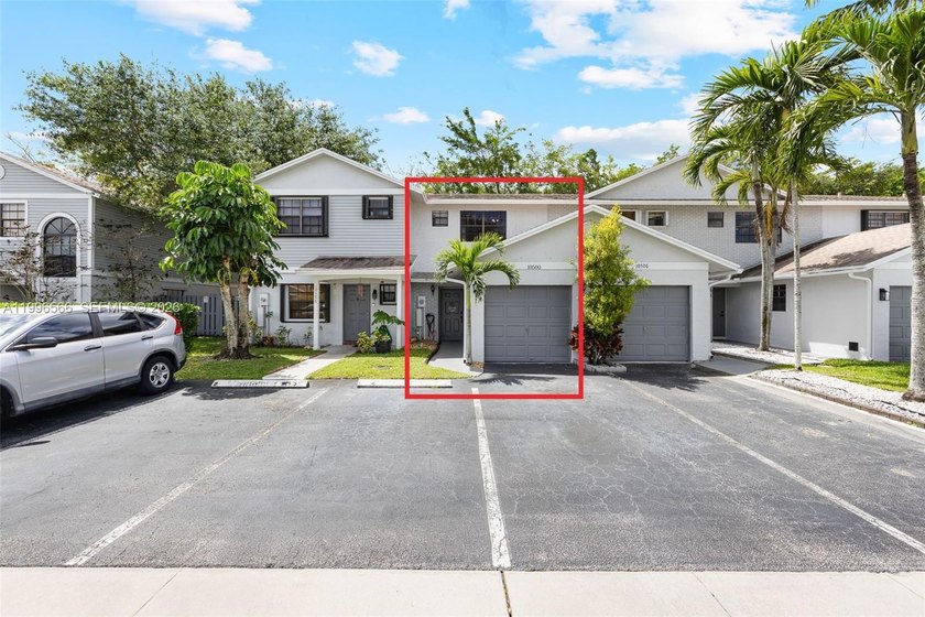 Welcome home to this well-maintained 2-bedroom, 2.5-bath - Beach Townhome/Townhouse for sale in Pembroke Pines, Florida on Beachhouse.com