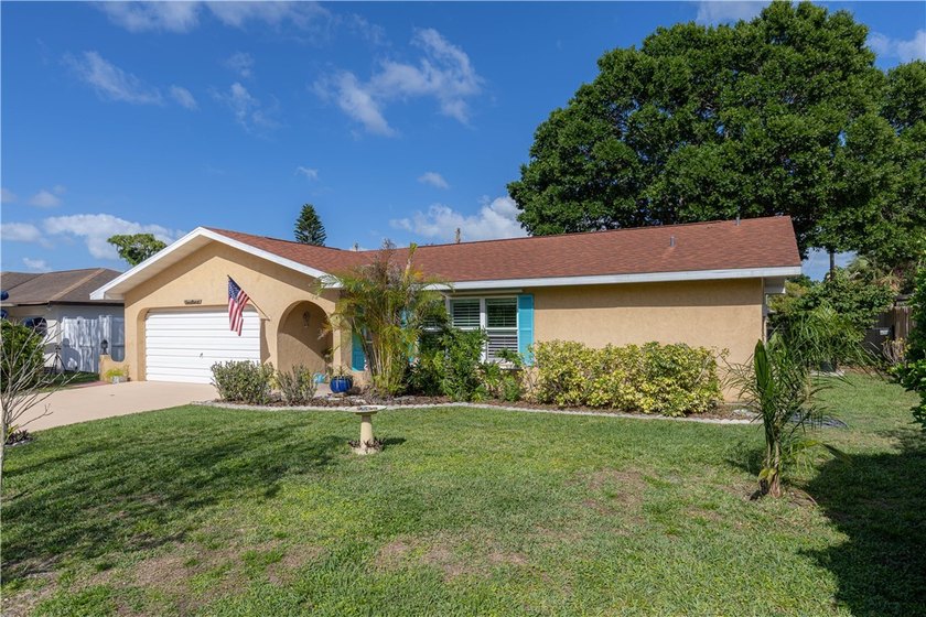 Beautifully updated 3/2/2 CBK Gem in a NON-HOA, established area - Beach Home for sale in Vero Beach, Florida on Beachhouse.com