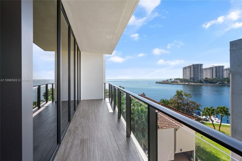 Largest residence in the building. Beautiful flow-through - Beach Condo for sale in Coconut Grove, Florida on Beachhouse.com