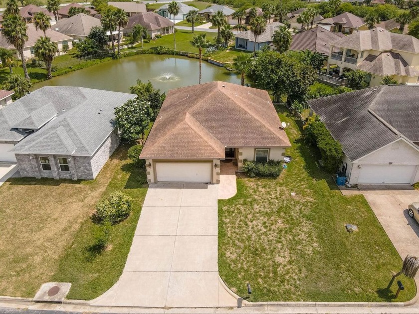 13 Augusta Dr. is a great Lakefront, single family home with a 2 - Beach Home for sale in Laguna Vista, Texas on Beachhouse.com