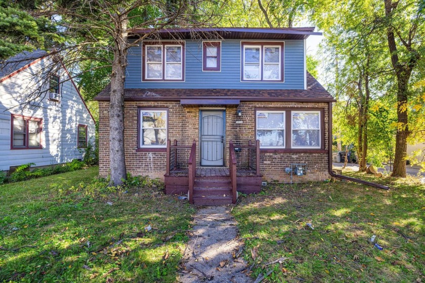 This fully renovated 4 bedroom Cape Cod is ready for someone to - Beach Home for sale in Milwaukee, Wisconsin on Beachhouse.com