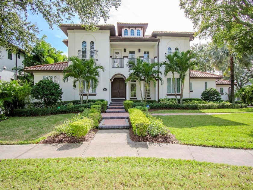 Welcome to an exquisite waterfront retreat that seamlessly - Beach Home for sale in Tampa, Florida on Beachhouse.com