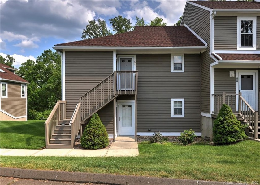 This Exceptional End Unit in quiet and desirable Ferndale is - Beach Condo for sale in Branford, Connecticut on Beachhouse.com