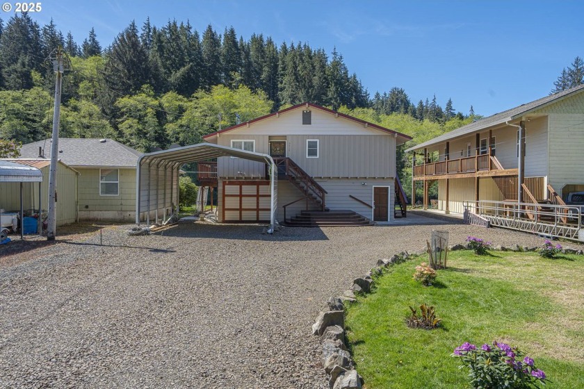 Rare opportunity to have a home right on the Siletz River with - Beach Home for sale in Lincoln City, Oregon on Beachhouse.com