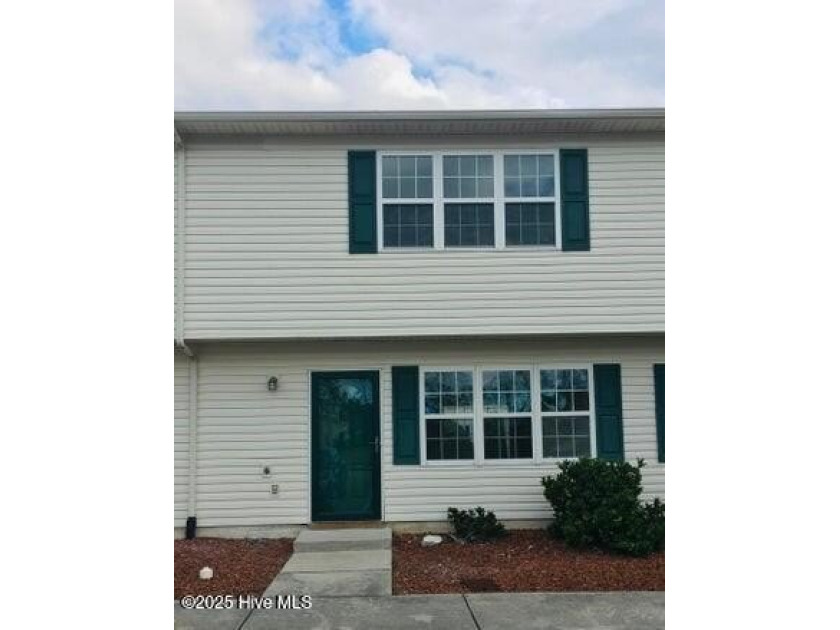 Convenient location within walking distance to schools, shopping - Beach Townhome/Townhouse for sale in Swansboro, North Carolina on Beachhouse.com