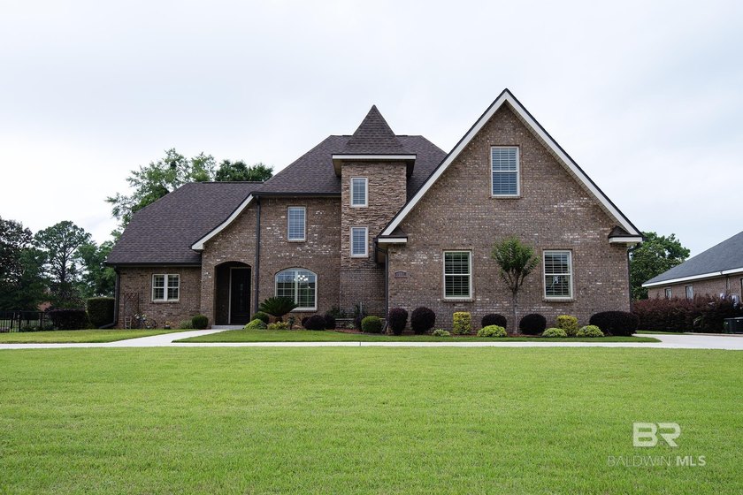 BEAUTIFUL ESTATE HOME IN THE PRESTIGIOUS GLENLAKES GOLF - Beach Home for sale in Foley, Alabama on Beachhouse.com