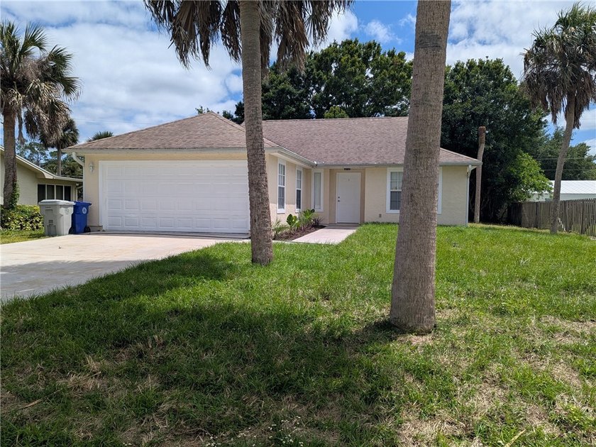 Rarely available area! Nice three bedroom, two bath, two car - Beach Home for sale in Vero Beach, Florida on Beachhouse.com