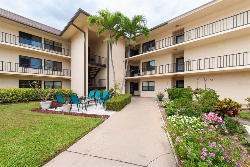 NOW AVAILABLE - FIRST FLOOR CORNER UNIT WITH GOLF COURSE VIEWS!
 - Beach Condo for sale in Largo, Florida on Beachhouse.com