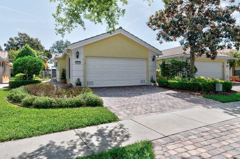 NEW PRICE~NEW HVAC! Enjoy Florida living in this beautifully - Beach Townhome/Townhouse for sale in Vero Beach, Florida on Beachhouse.com