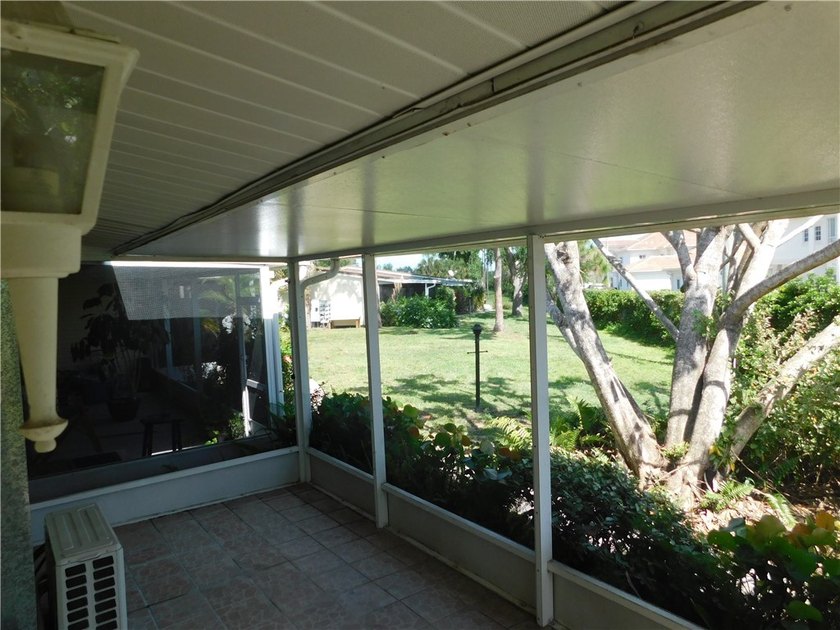 Freshly painted interior. Great little condo less than 3 miles - Beach Condo for sale in Vero Beach, Florida on Beachhouse.com