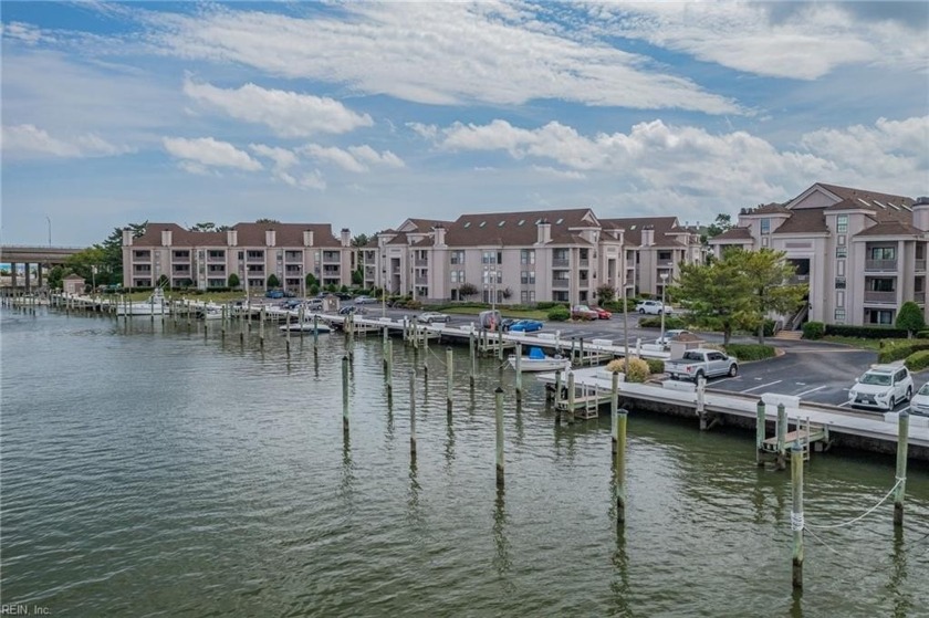 *Beach-Resort Living at Its Finest! Breathtaking 2-story condo - Beach Condo for sale in Virginia Beach, Virginia on Beachhouse.com