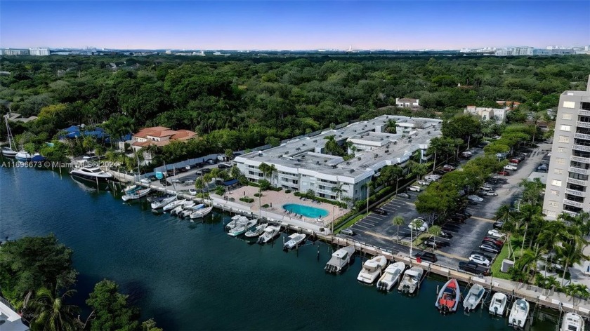 LOCATION, LOCATION, LOCATION !!
Beautiful one bedroom two baths - Beach Condo for sale in Coral Gables, Florida on Beachhouse.com