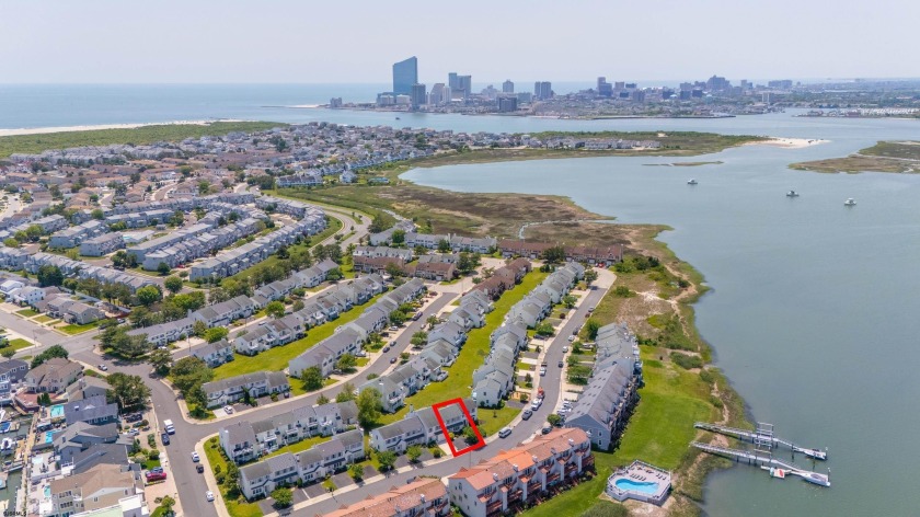 Motivated seller, bring an offer! This King's Cove 2 bed/2.5 - Beach Home for sale in Brigantine, New Jersey on Beachhouse.com