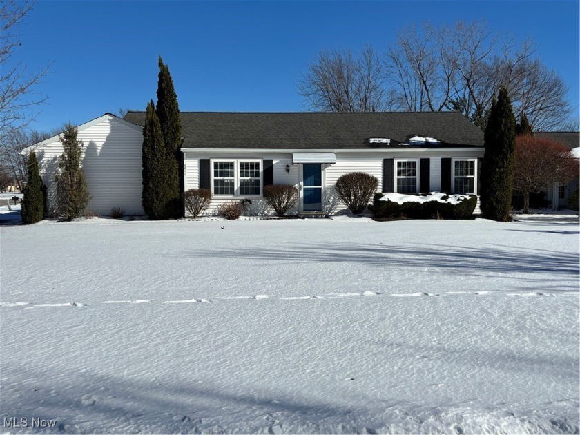 Welcome to this lovely two bedroom ranch condominium, perfectly - Beach Condo for sale in Mentor, Ohio on Beachhouse.com