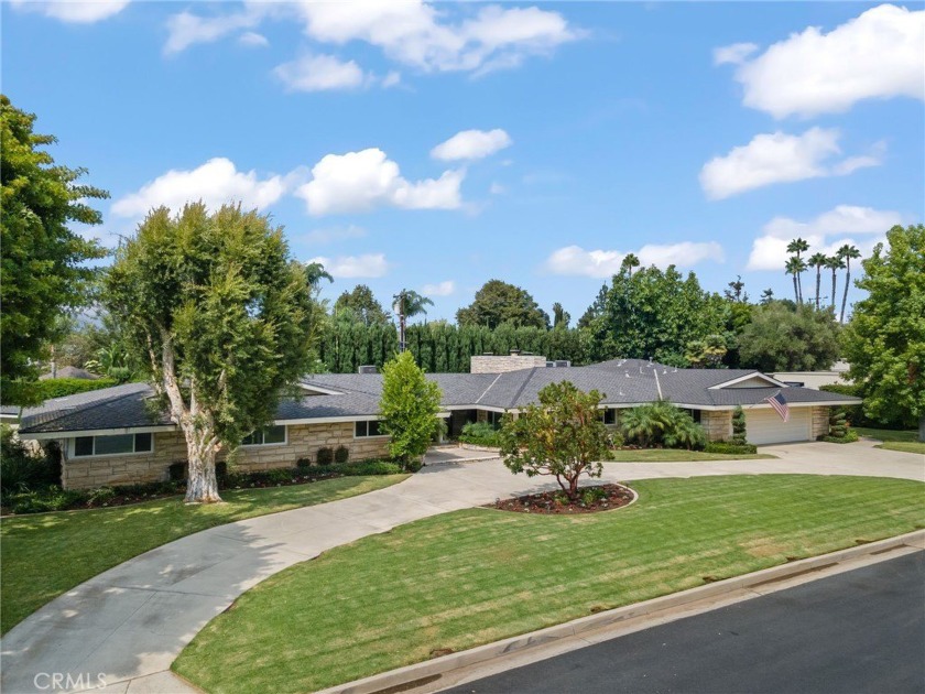 Welcome to your dream retreat! This stunning Ranch-Style home - Beach Home for sale in North Tustin, California on Beachhouse.com