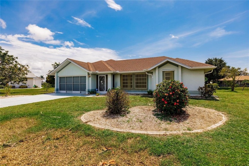 This is your opportunity to make this 2 bedroom, 2 bath pool - Beach Home for sale in Punta Gorda, Florida on Beachhouse.com