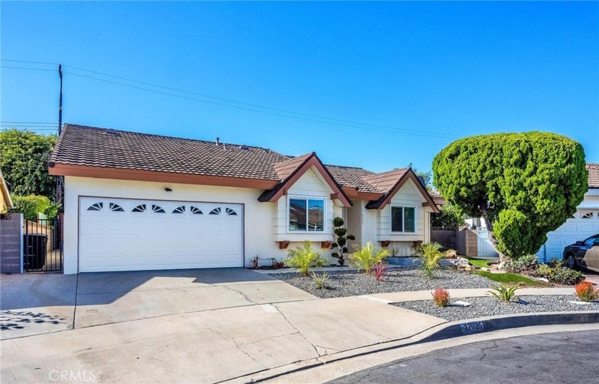 This totally remodeled 3bd/2.5ba single-level home in a quiet - Beach Home for sale in Torrance, California on Beachhouse.com