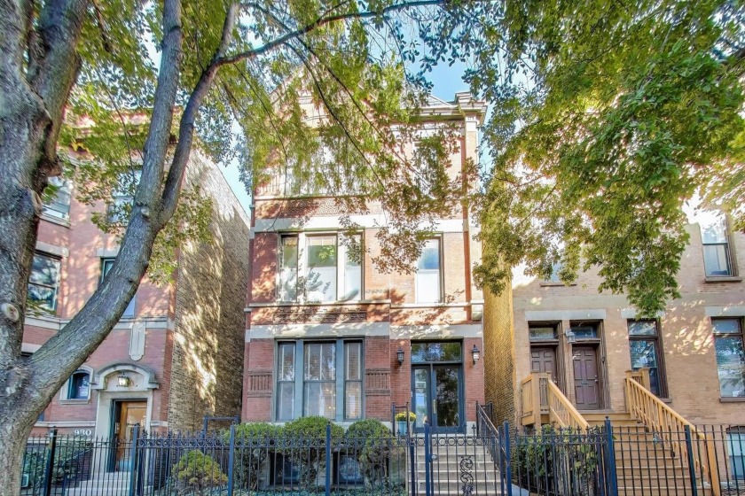 Live in the heart of Lakeview in this bright and spacious - Beach Home for sale in Chicago, Illinois on Beachhouse.com