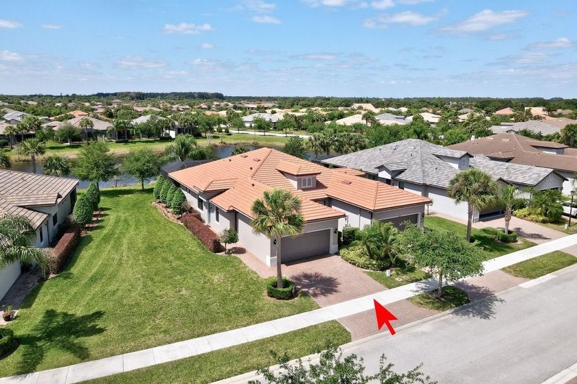 Beautiful 2019 Serenity Model on a premium lakefront lot in - Beach Townhome/Townhouse for sale in Vero Beach, Florida on Beachhouse.com