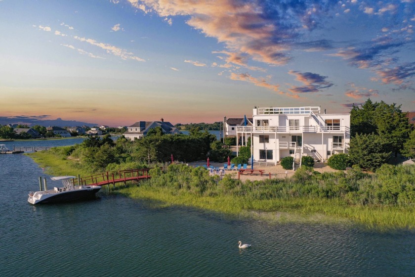 A boaters dream home on the water. This stunning 4 bedroom, 3 - Beach Home for sale in Southampton, New York on Beachhouse.com