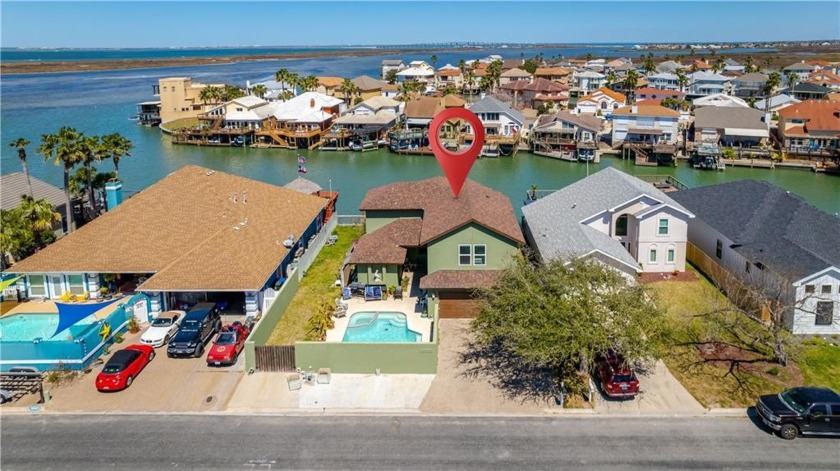 Are you looking for an Island Home with a Pool, direct waterway - Beach Home for sale in Corpus Christi, Texas on Beachhouse.com