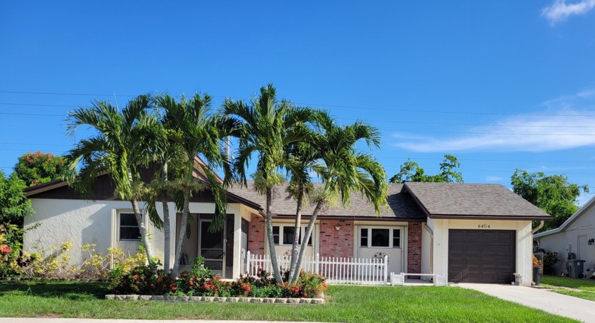 ***LOW HOW FEES***NEW ROOF - NEW A/C - UPGRADED KITCHEN - - Beach Home for sale in Delray Beach, Florida on Beachhouse.com