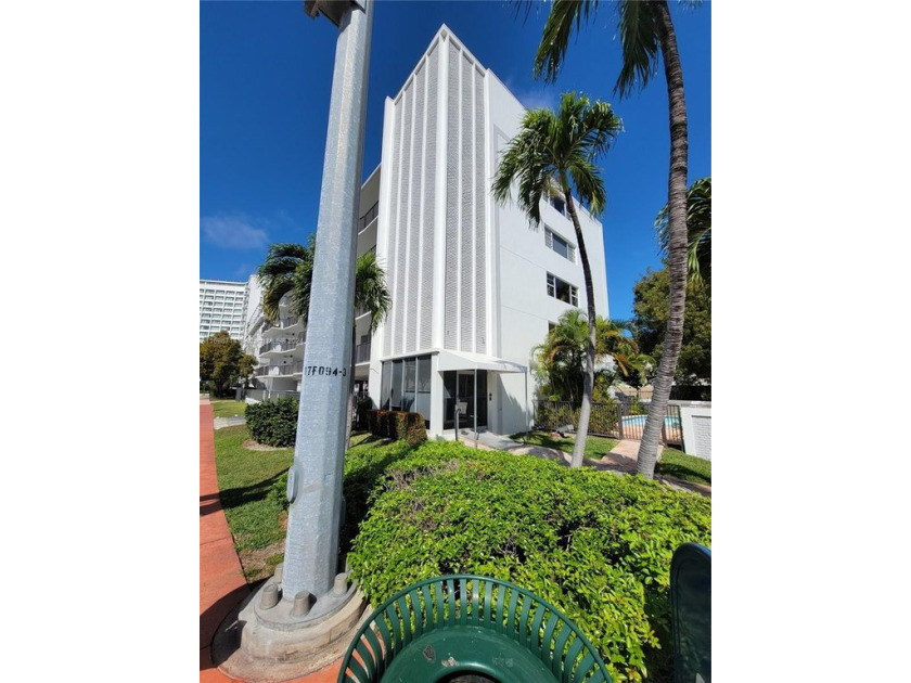 For sale, a spacious and recently renovated one-bedroom - Beach Condo for sale in Miami Beach, Florida on Beachhouse.com