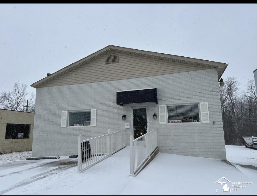 A free standing block building. Newer furnace,windows & - Beach Commercial for sale in Newport, Michigan on Beachhouse.com